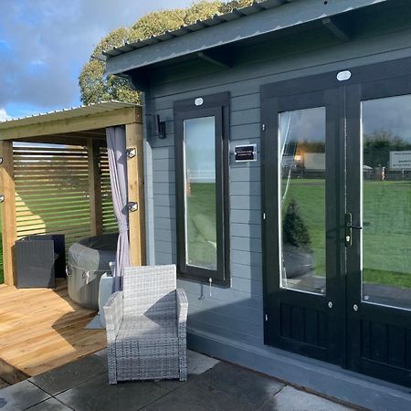 Dolafon Farm Luxury Glamping Cabin With Hot Tub St Asaph Extérieur photo