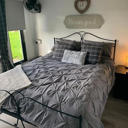 Dolafon Farm Luxury Glamping Cabin With Hot Tub St Asaph Extérieur photo