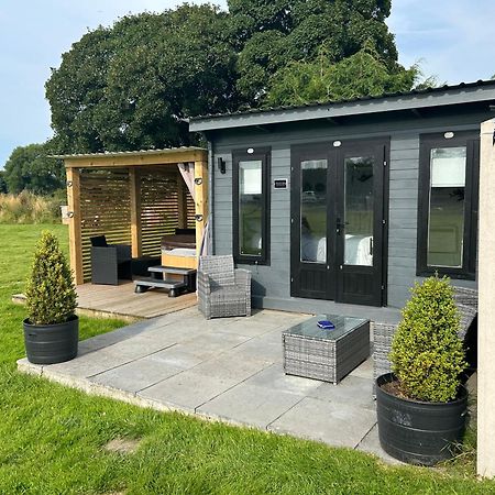 Dolafon Farm Luxury Glamping Cabin With Hot Tub St Asaph Extérieur photo