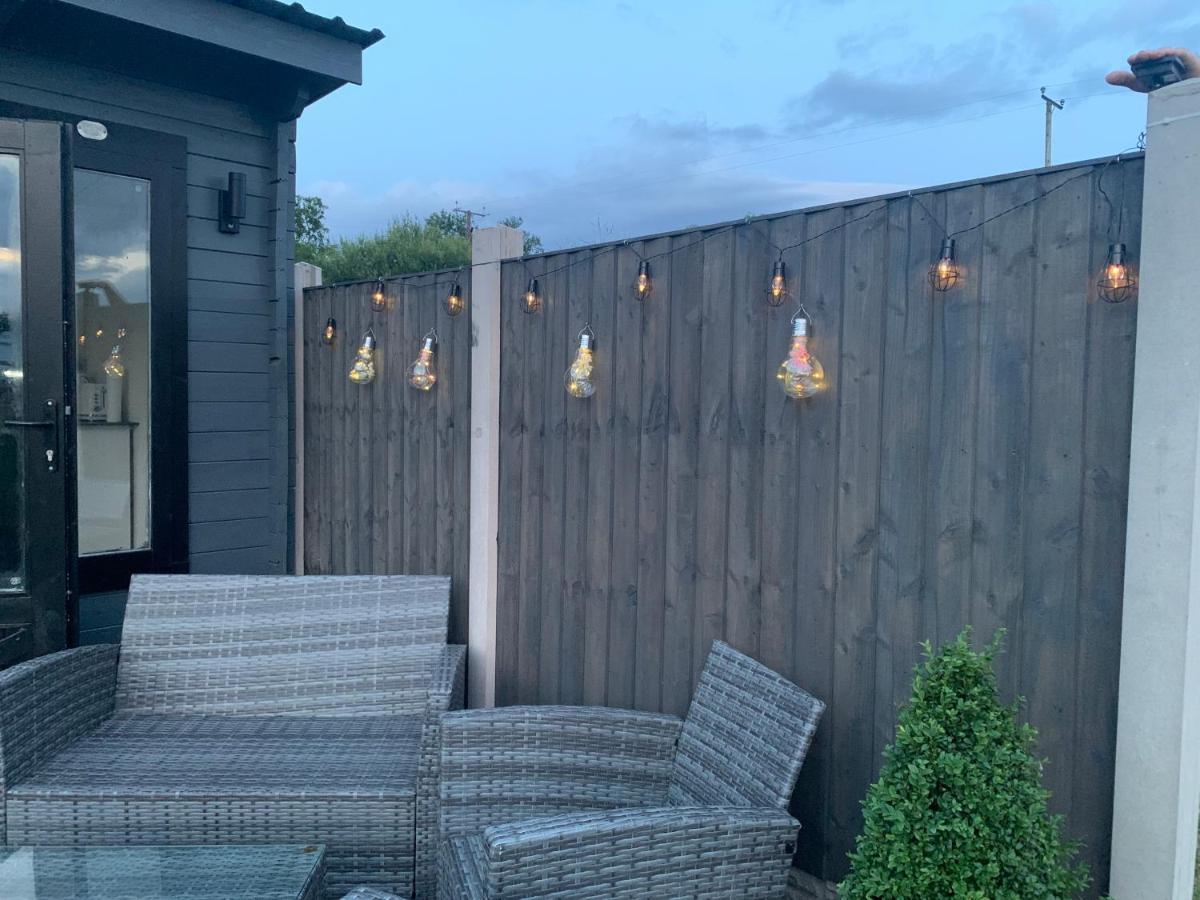 Dolafon Farm Luxury Glamping Cabin With Hot Tub St Asaph Extérieur photo
