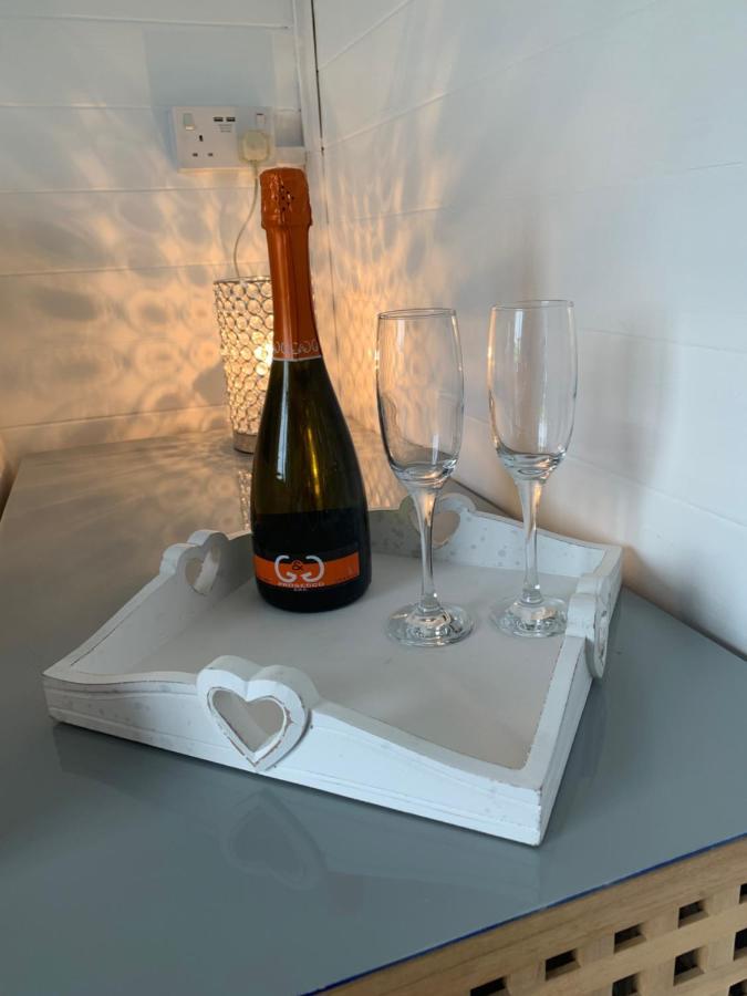 Dolafon Farm Luxury Glamping Cabin With Hot Tub St Asaph Extérieur photo