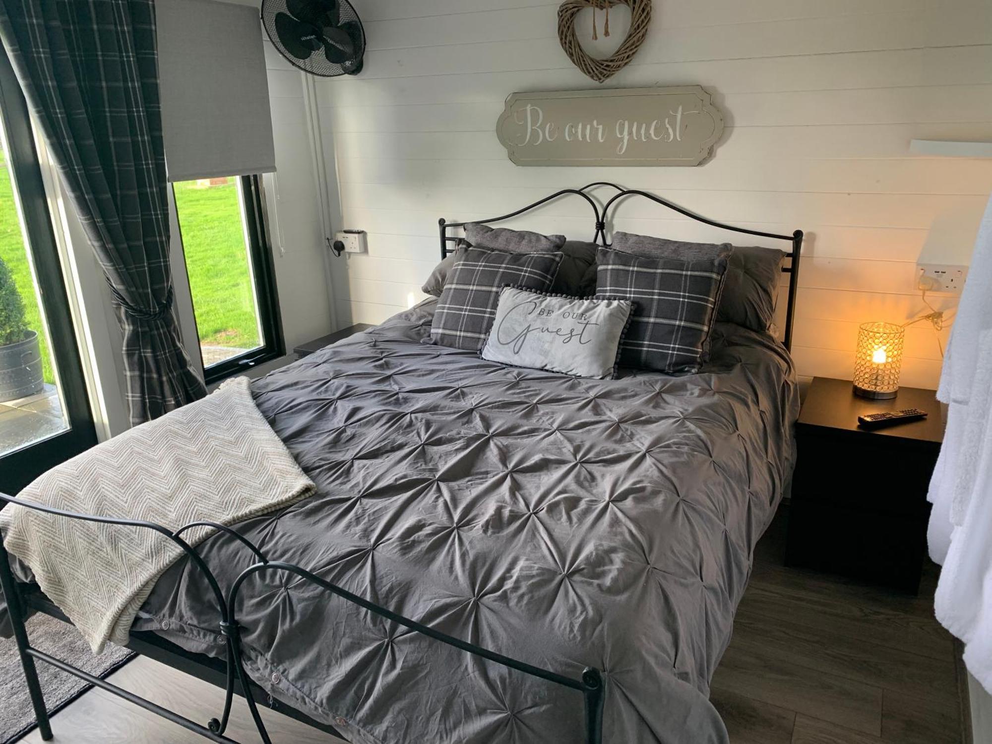 Dolafon Farm Luxury Glamping Cabin With Hot Tub St Asaph Extérieur photo