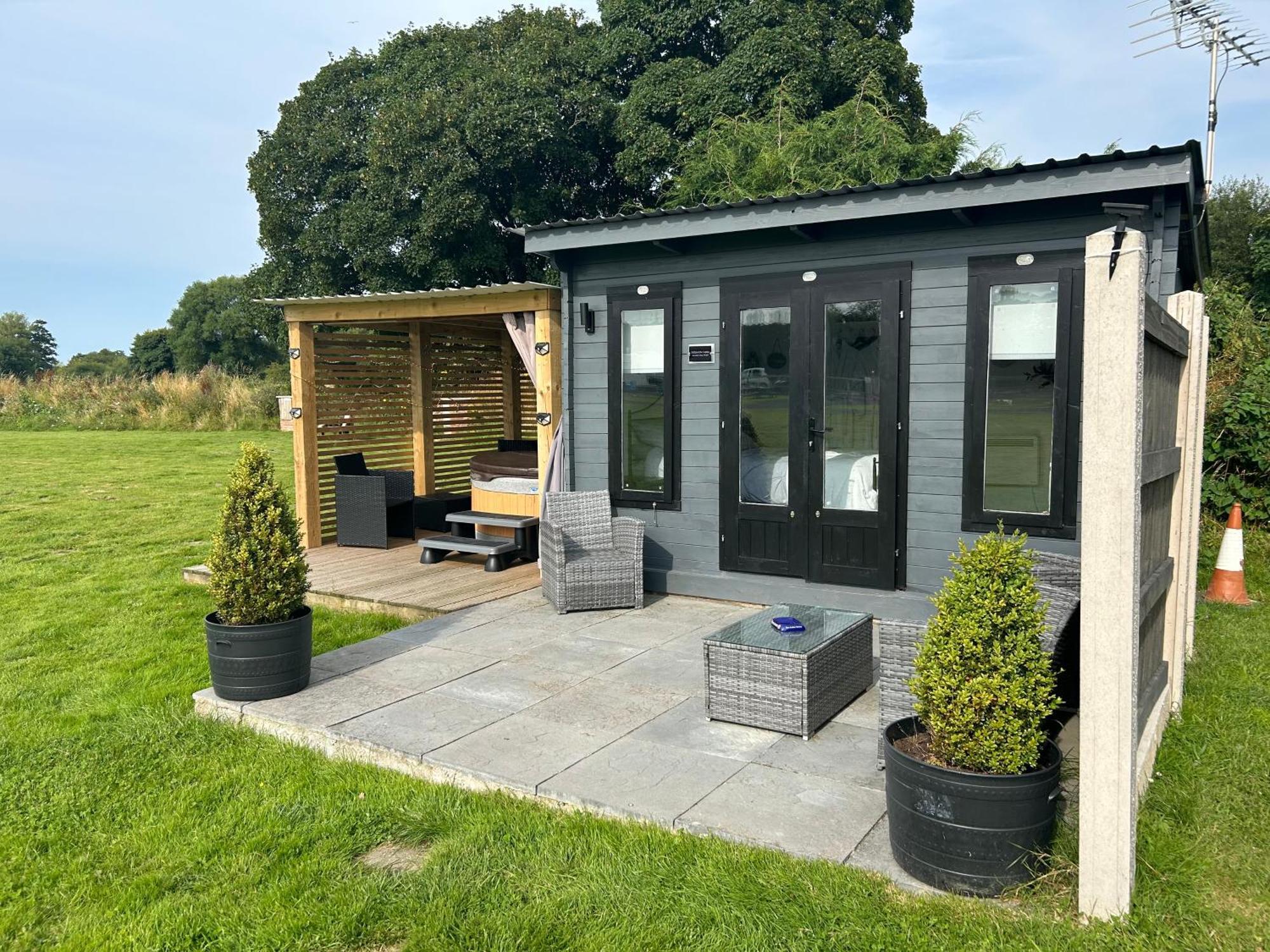 Dolafon Farm Luxury Glamping Cabin With Hot Tub St Asaph Extérieur photo